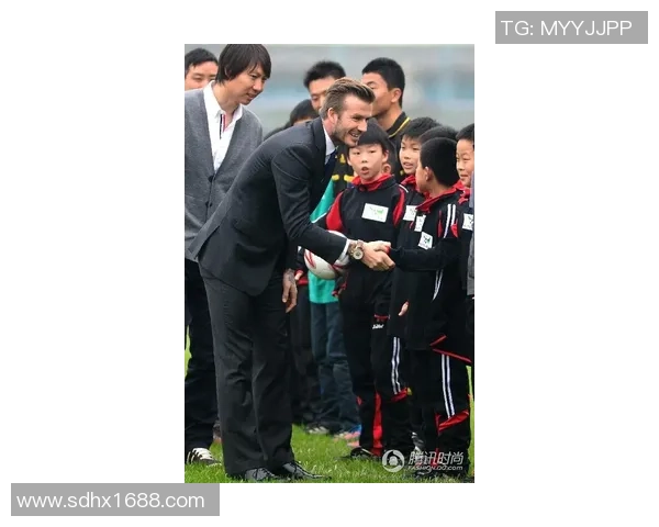 足球明星的休闲西装时尚解析与搭配技巧分享